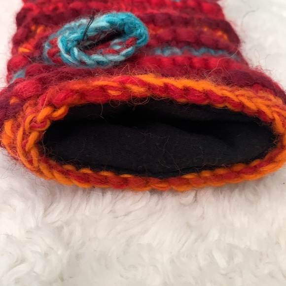 Super cute toque and fingerless gloves! - Picture 4 of 4